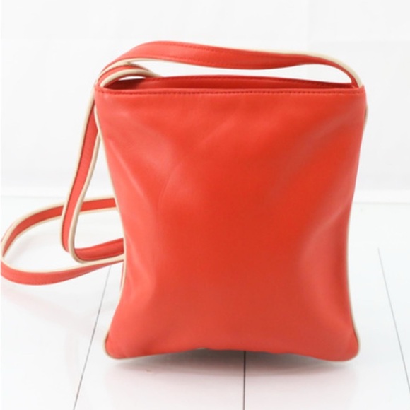 Beautiful Loewe Crossbody - Picture 3 of 8